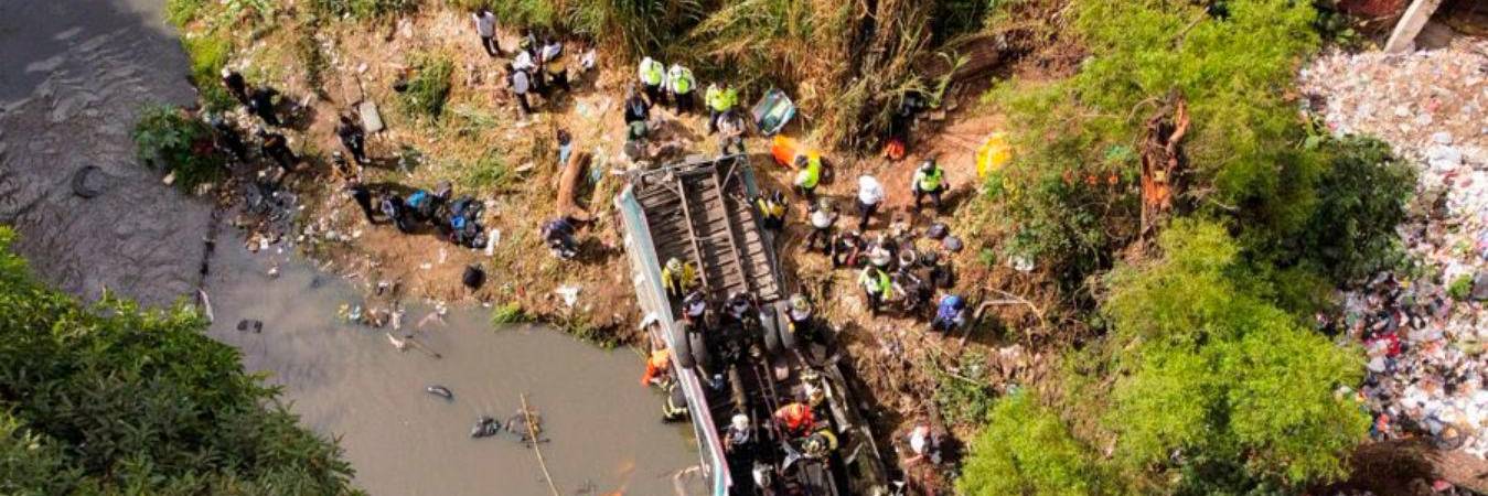 Las autoridades continúan las labores de rescate de las víctimas. / FOTO: TOMADA DE REDES SOCIALES