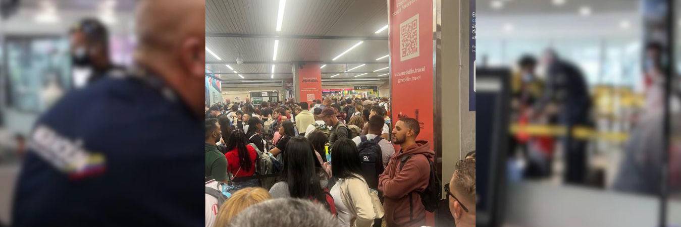 Filas de hasta 4 horas en Rionegro para ingresar al país. /FOTO: REDES SOCIALES USUARIO: MIGUEL TORO