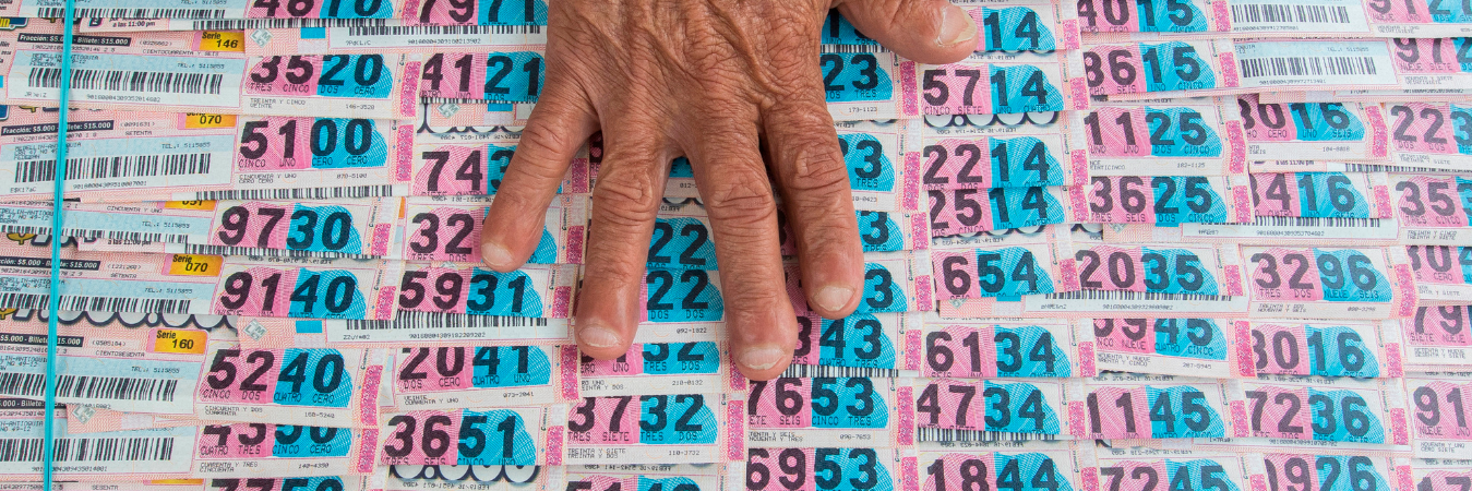 Venta de lotería en el centro de Medellín. /FOTO: ARCHIVO