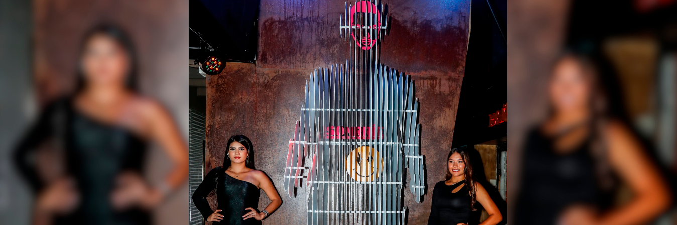 Escultura de J Balvin en discoteca de Medellín. /FOTO: JAIME PÉREZ