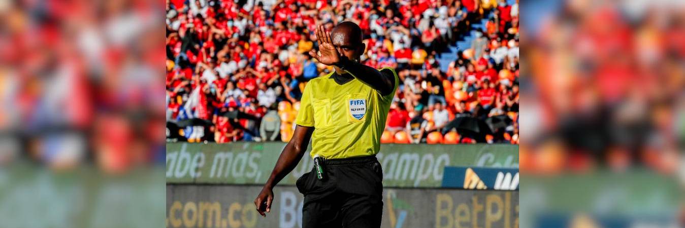 Jhon Hinestroza, árbitro colombiano. FOTO: JUAN ANTONIO SÁNCHEZ 