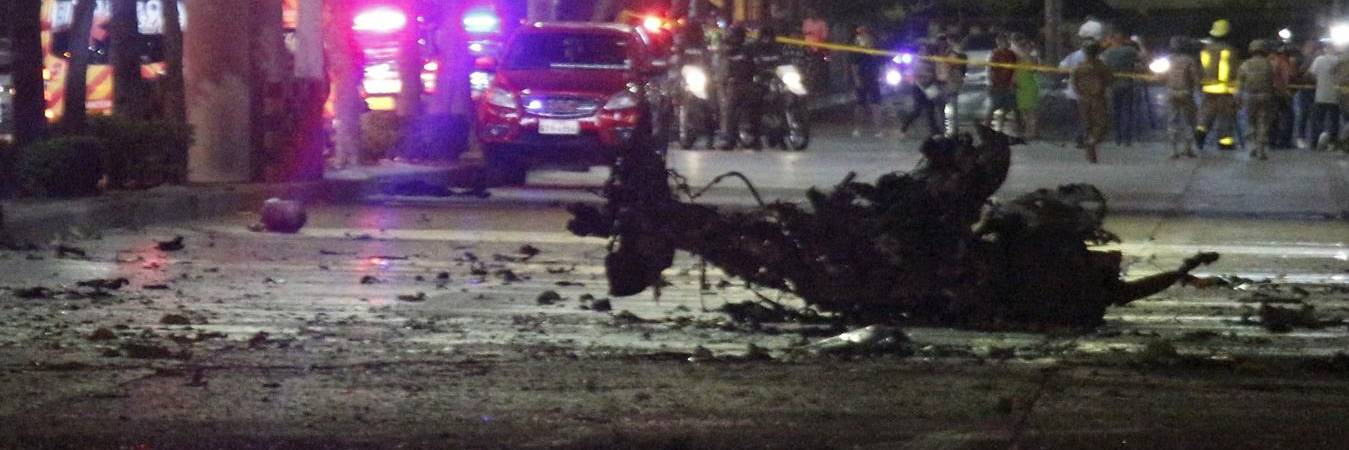 Así quedó el automóvil después de la gran explosión en la ciudad de Guayaquil, Ecuador. / FOTO: AFP