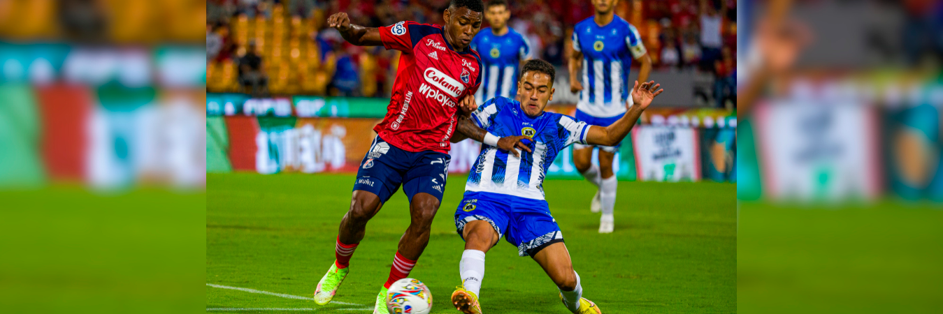 Brayan León (izquierda) es una de las fichas para llegar al gol del Rojo. /FOTO: CARLOS VELÁSQUEZ