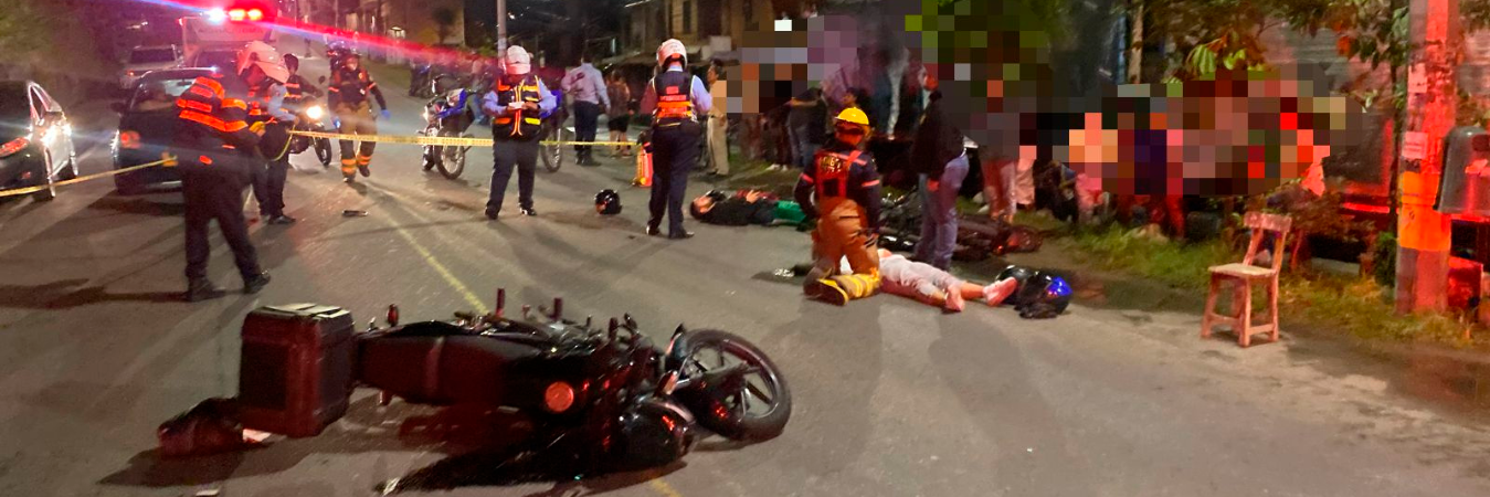 Los lesionados fueron llevados a un centro asistencial. /FOTO: BOMBEROS LA ESTRELLA