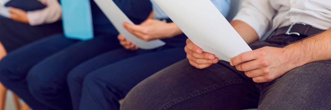 El salario emocional puede ser uno de los factores determinantes para decidirse entre dos ofertas de empleo. / FOTO: CANVA