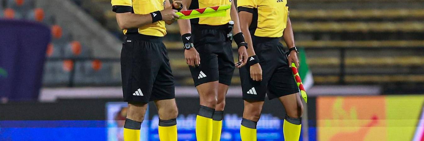 Imagen de árbitros colombianos para ilustrar la nota. FOTO: ARCHIVO - MANUEL SALDARRIAGA 