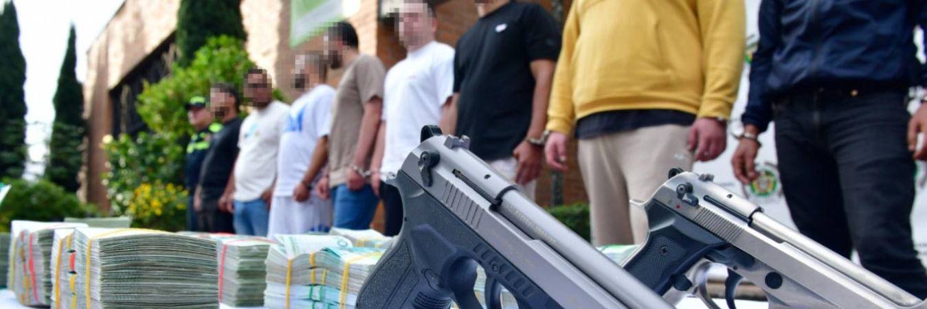 Una banda internacional cayó en Medellín por tumbar a cientos de personas con plataformas falsas. / FOTO: FISCALÍA