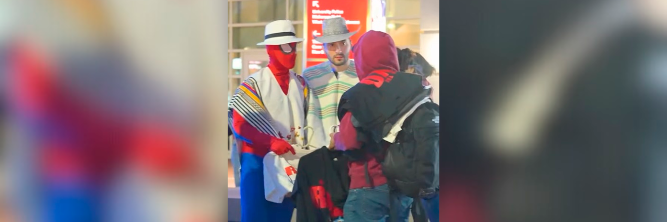 J Balvin disfrazado junto a Miguel Henao Show. /FOTO: TOMADA DEL VIDEO