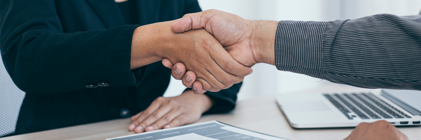 Las personas interesadas pueden encontrar las convocatorias en la página web de Comfenalco. /FOTO: CANVA