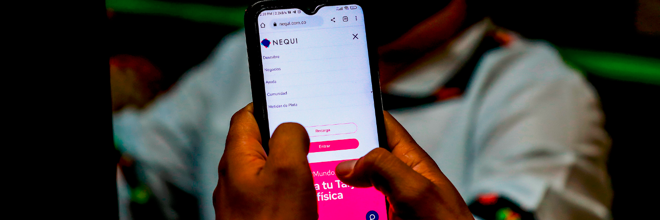 Hasta el momento los cobros se dan desde la aplicación de Bancolombia hacia Nequi y en ciertos planes. / FOTO: JAIME PÉREZ MUNÉVAR