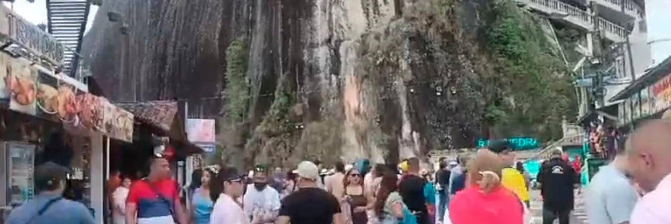 La emergencia causó temor en la Piedra del Peño. /FOTO: CAPTURA DE VIDEO TOMADO DE TWITTER @DagranAntioquia