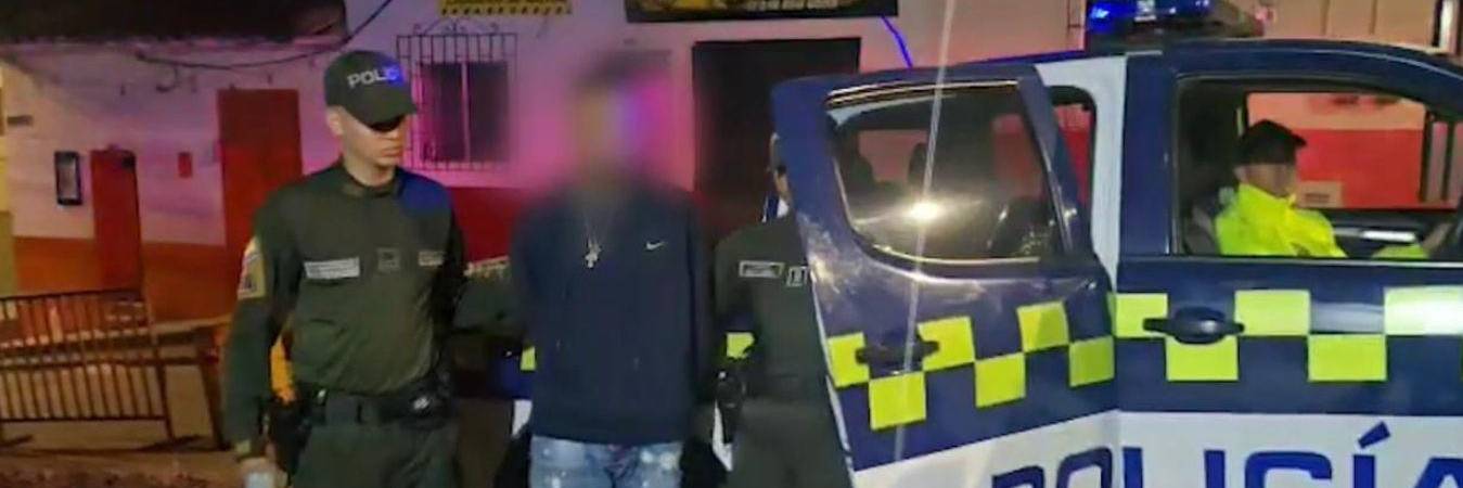 Cayó alias Mateo, un hombre de 29 años señalado de ser uno de los jefes y coordinadores de sicarios del Clan del Golfo. FOTO: POLICÍA ANTIOQUIA