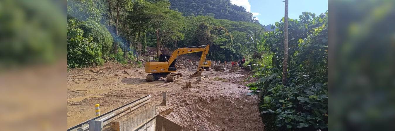 Trabajos de remoción de material en la vía Medellín - Urabá. FOTO: AUTOPISTAS URABÁ S.A.S 
