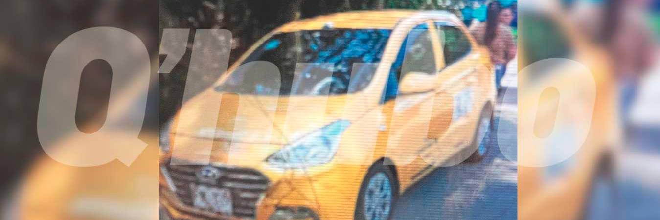 Uno de los taxis fue encontrado en el día por las autoridades en la antigua vía al mar. /FOTO: CORTESÍA 