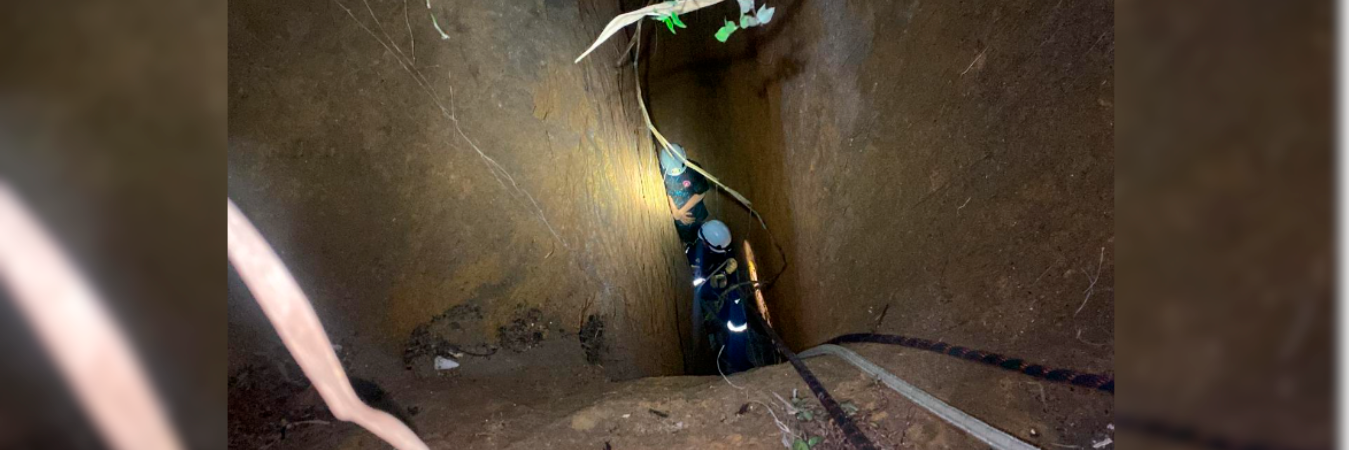 Momento del rescate del menor. /FOTO: BOMBEROS LA ESTRELLA 