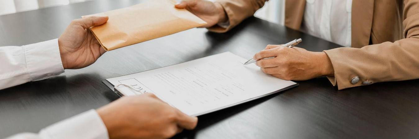 No entregue dinero a cambio de una convocatoria laboral. Imagen para ilustrar la nota. / FOTO: CANVA