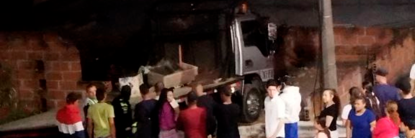 Las autoridades presumen que el camión se desengranó. /FOTO: CORTESÍA.