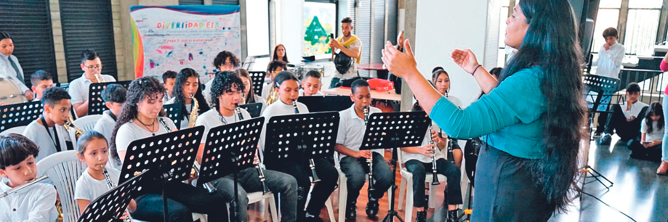 Natalia Rojas, quien dirige la orquesta, tiene dos hijas (Luisa y Mellisa). Una de ellas también se ha dejado seducir por la música, tal y como le sucedió a ella. /FOTOS: CORTESÍA