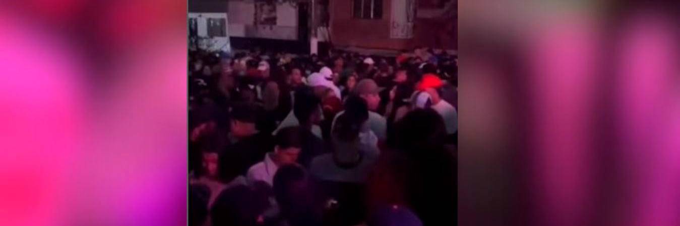 Así se veía en el ambiente en la fiesta de Guaracha que se tomó varias calles de Manrique. / FOTO: FOTOCAPTURA PRENSA PAISA.