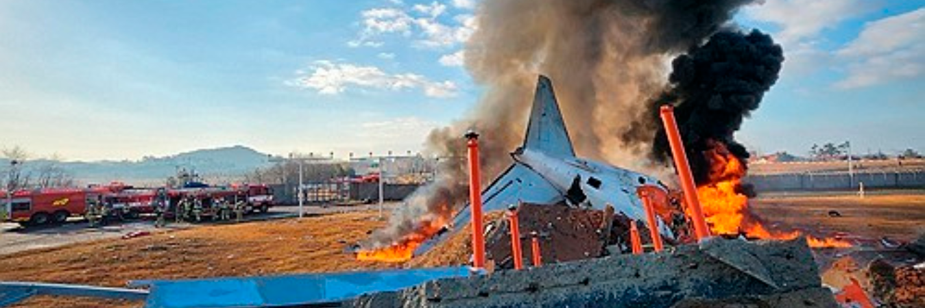 Después del impacto la aeronave se prendió en llamas. /FOTO: TOMADA DE TWITTER YONHAPNEWS. 
