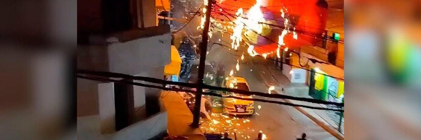 Así se veía el globo sobre las cuerdas, desprendiendo pedazos en llamas. /FOTO: CAPTURA PANTALLA-VIDEO MI ORIENTE.