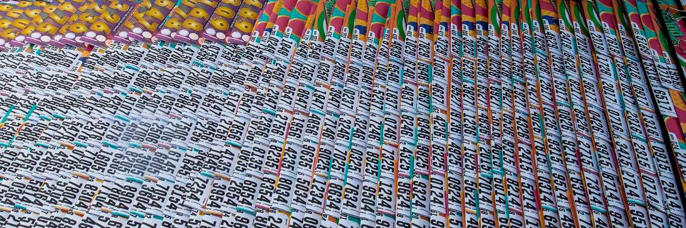 Jugar la lotería es costumbre en un alto número de personas. /FOTO: JAIME PÉREZ. 