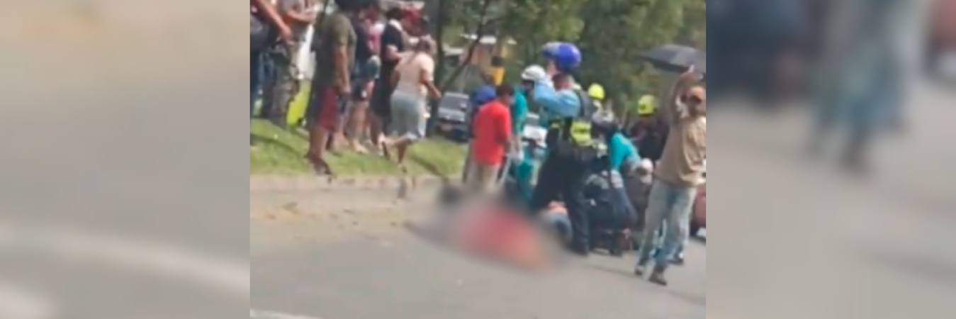 La mujer quedó sin vida al instante. /FOTO: CAPTURA DE VIDEO