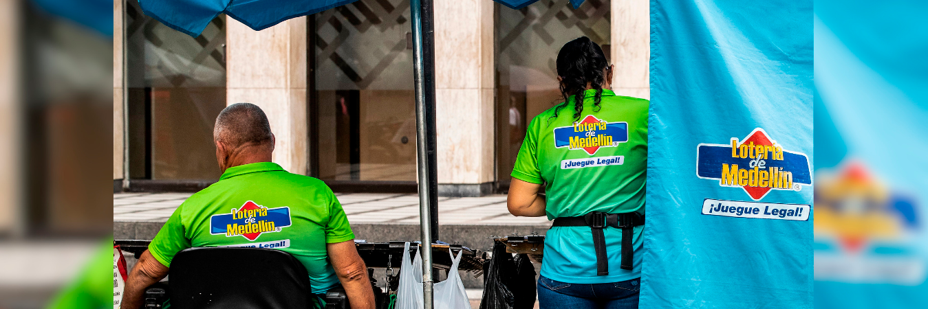 Venta de loterías en Medellín. /FOTO: ARCHIVO