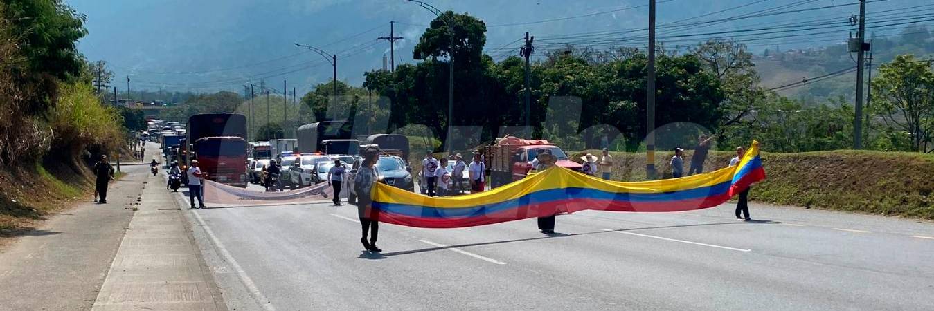 Así se vivió la protesta en la mañana de este viernes. /FOTO: SINDY VALLE
