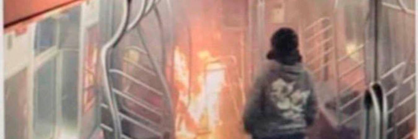Mujer muere quemada viva en el Metro de Nueva York. / FOTO: CAPTURA DE VIDEO.