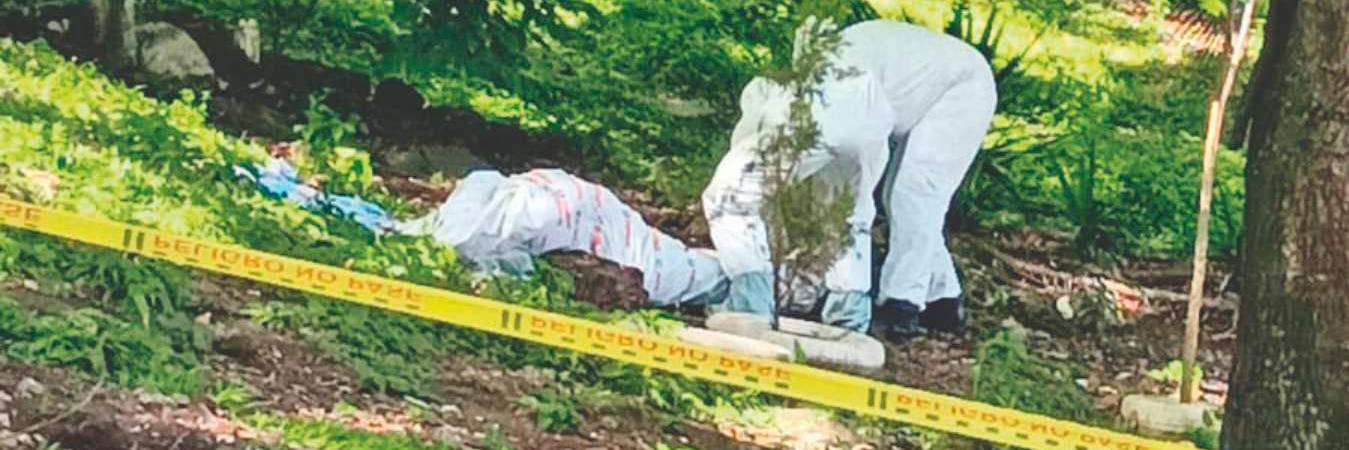 En la tarde del viernes, agentes del CTI de la Fiscalía realizaron las labores judiciales y la inspección del cadáver. /FOTO: CORTESÍA