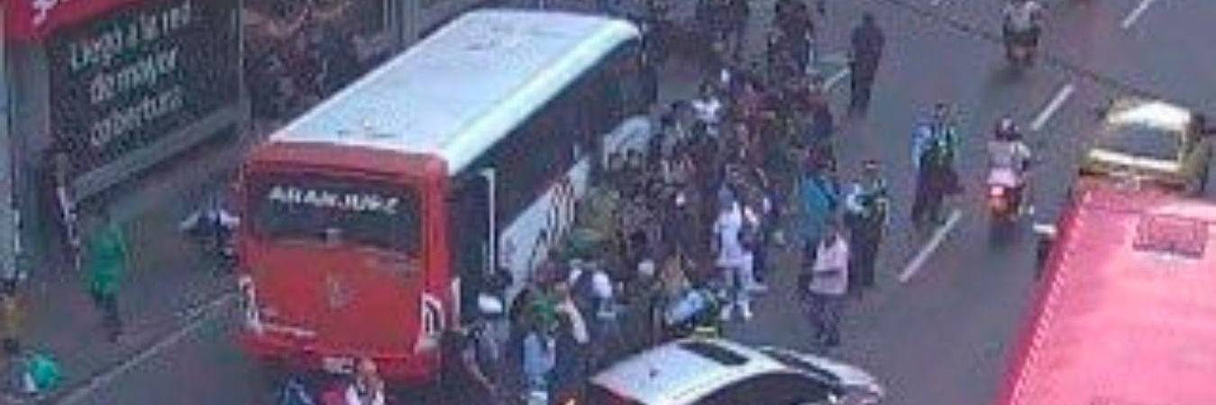 Las autoridades investigan cómo ocurrió el aparatoso choque. /FOTO: CORTESÍA.