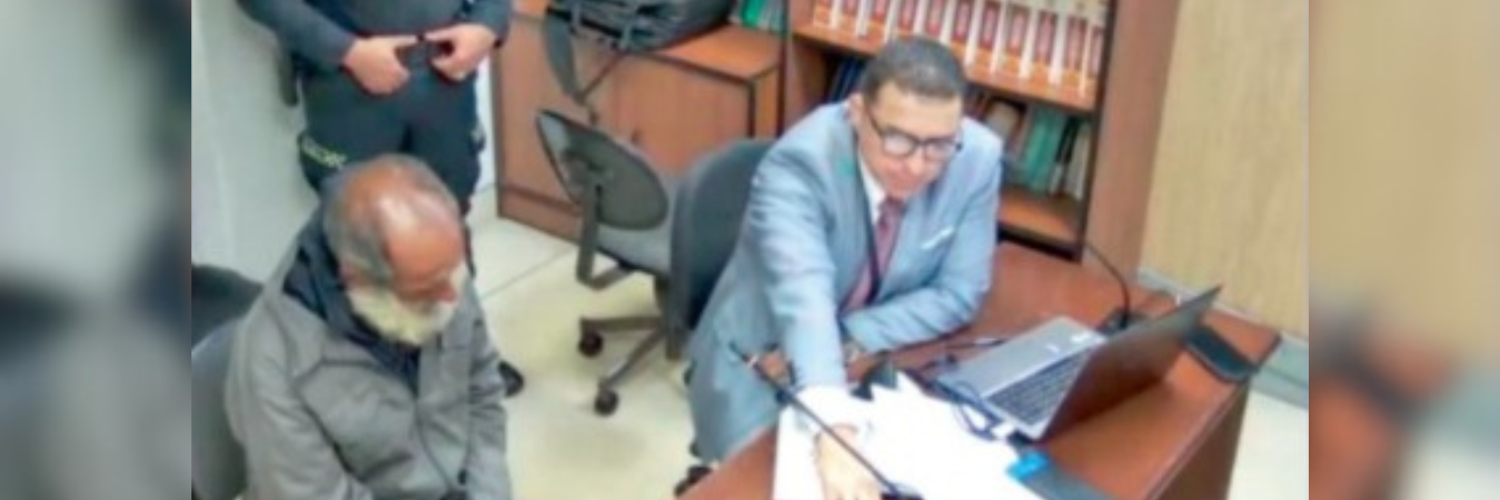 William de Jesús Cadavid (Izq.) durante las audiencias preliminares junto con su abogado. /FOTO: CORTESÍA