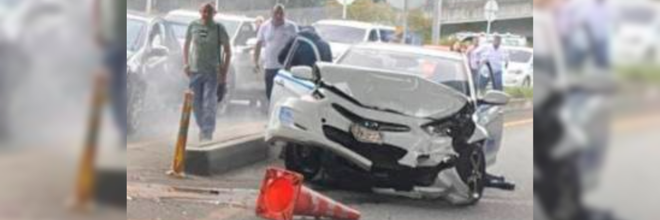 Así quedó uno de los carros involucrados en el choque. /FOTO: DENUNCIAS ANTIOQUIA
