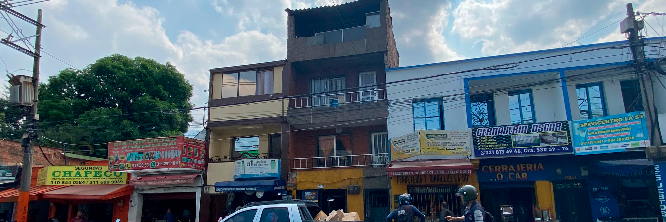 En este edificio de 4 pisos, ubicado en el barrio Jesús Nazareno, residía la mujer. /FOTO: ANDRÉS FELIPE OSORIO GARCÍA