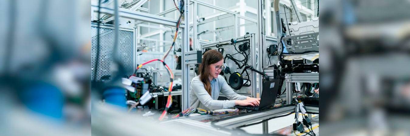 La Inteligencia Artificial cada vez está más avanzada y debido a esto reemplazará muchas acciones hechas por los humanos. / FOTO: CANVA