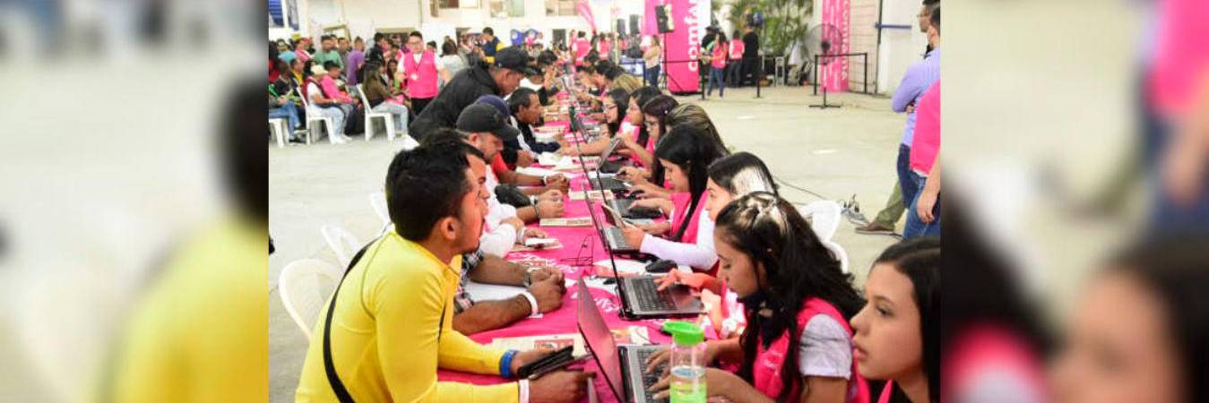 Ser extranjero no es problema para trabajar, hay muchas empresas que dentro de su grupo tienen personas migrantes. Aprovecha la conexión que Comfama puede hacer para que encuentre empleo. / FOTO: CORTESÍA COMFAMA