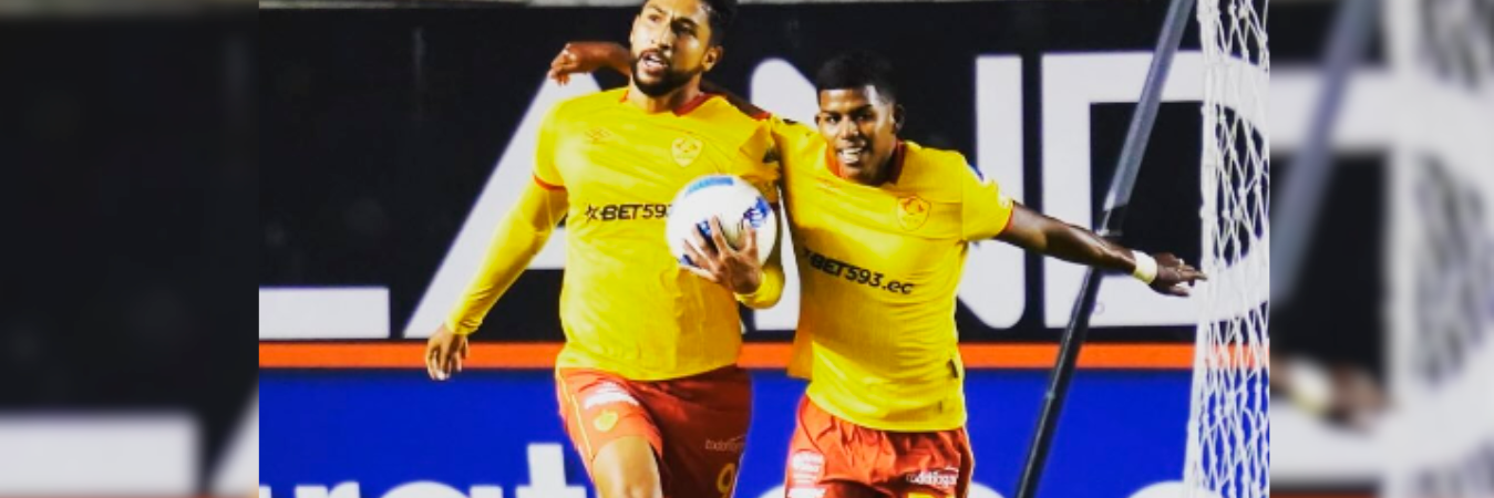 Jeison Medina jugando en el Aucas de Ecuador. /FOTO: INSTAGRAM @jeisonmedinae27