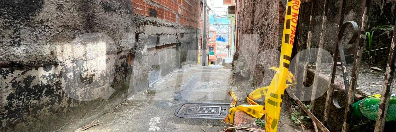 Daniel Felipe Delgado Ochoa ingresó por este callejón, pero a mitad del mismo se desplomó. /FOTO: ANDRÉS FELIPE OSORIO GARCÍA