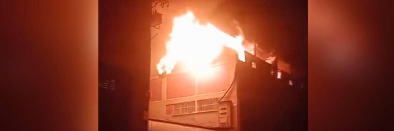 Las autoridades lograron apagar el incendio a eso de las 3:00 de la mañana. / FOTO: CAPTURA DE PANTALLA