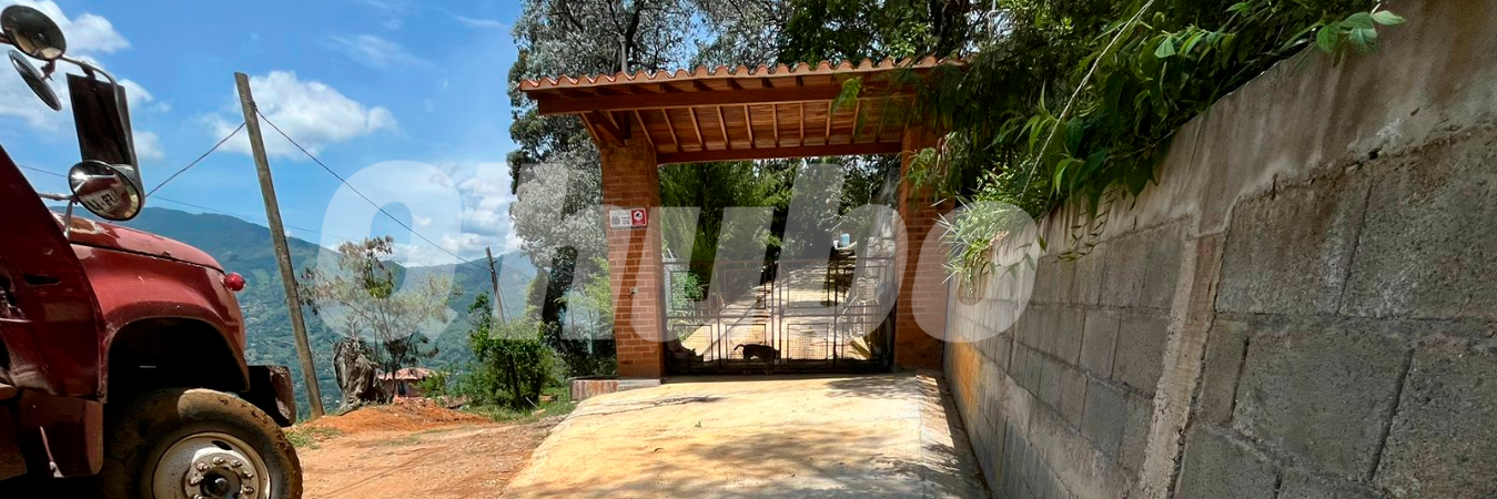 En la entrada de esta finca estaba parqueado Julián Andrés cuando lo asesinaron. /FOTO: ANDRÉS FELIPE OSORIO GARCÍA