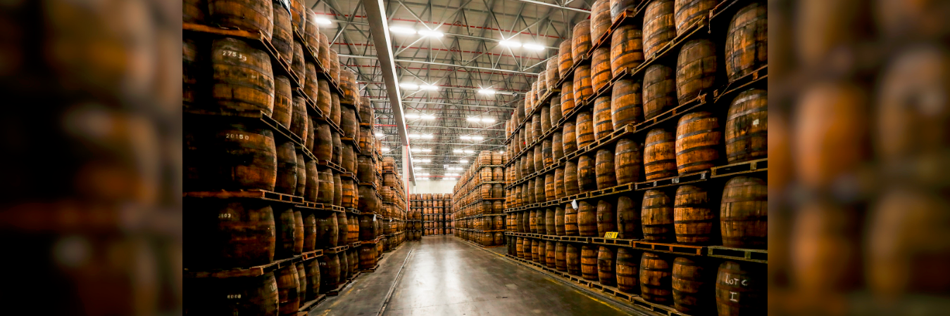 En la visita podrá recorrer la bodega de rones. / FOTO: JAIME PÉREZ