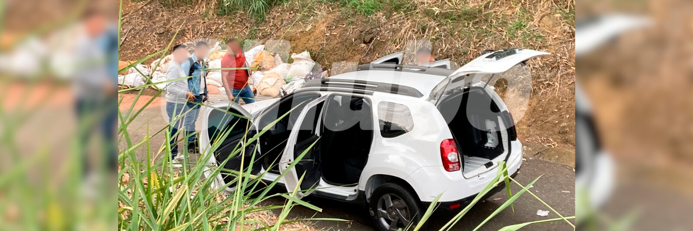 En este carro fue abandonado el cadáver. /FOTO: CORTESÍA