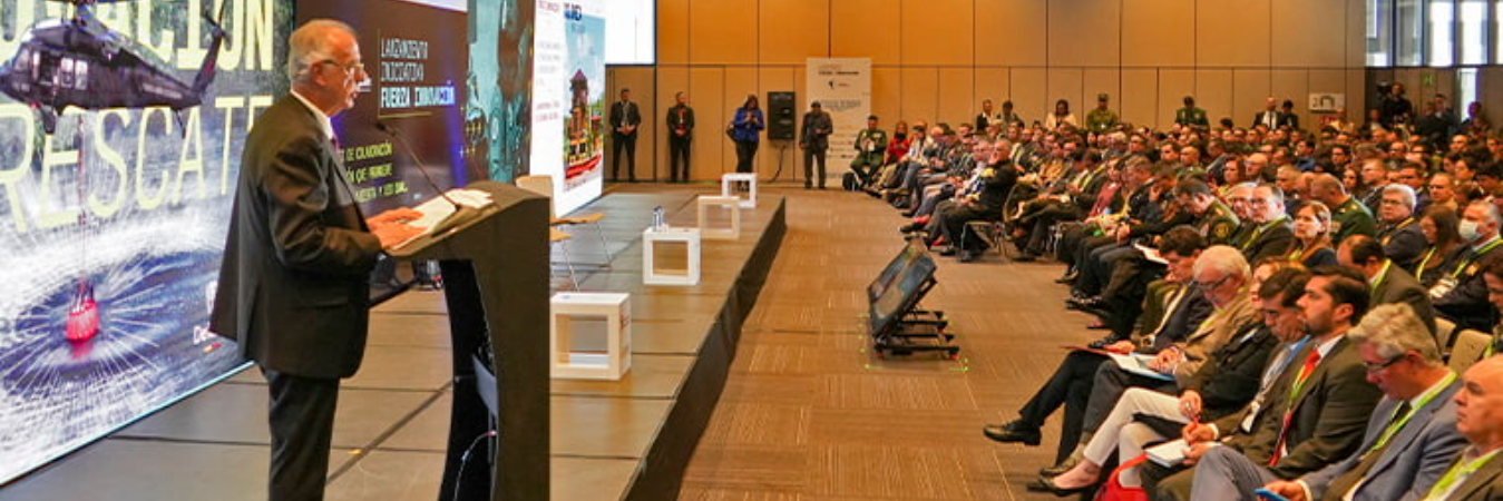 Ministro de Defensa, Iván Velásquez, dio apertura al lanzamiento del Hub Fuerza Innovación y a la política de CteI. FOTO: EL COLOMBIANO. 