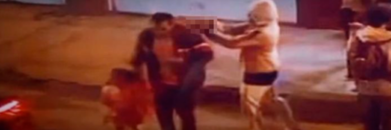 En las cámaras de seguridad se ve cómo el agresor se acerca al hombre y le dispara a quemarropa, sin importar la presencia de la niña.