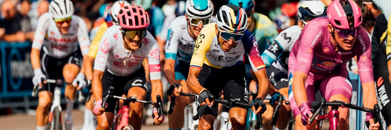 Egan Bernal da la guerra en el Giro de Italia para mantenerse en el Top 10 de la clasificación general. /FOTO: INSTAGRAM @eganbernal