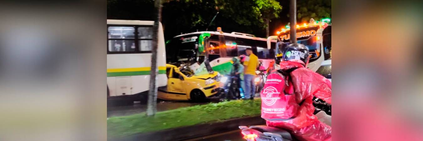 Así quedaron los vehículos tras el choque en la avenida Las Palmas. /FOTO: CORTESÍA