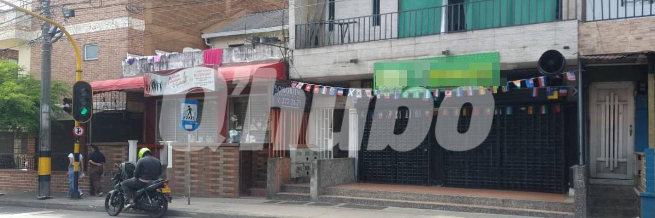 Jason Meyer Rodríguez Villegas fue asesinado en las escaleras internas de este edificio de apartamento. FOTO: GUILLERMO OSPINA