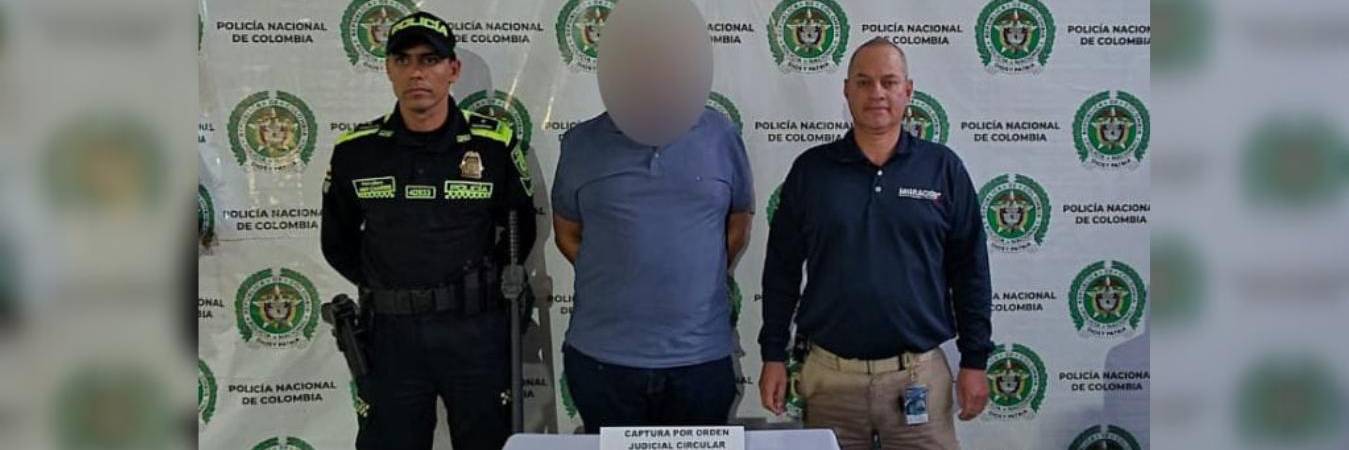 Capturado en el aeropuerto de Rionegro con circular azul de Interpol. FOTO: DEPARTAMENTO DE POLICÍA ANTIOQUIA 