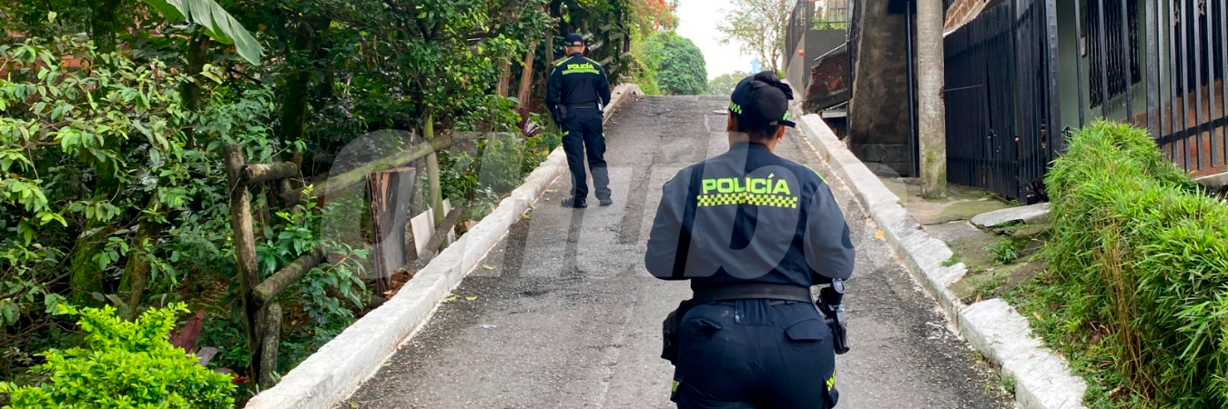 Delincuentes aprovecharon la soledad de esta calle del barrio Berlín para botar el cadáver. /FOTO: ANDRÉS FELIPE OSORIO GARCÍA